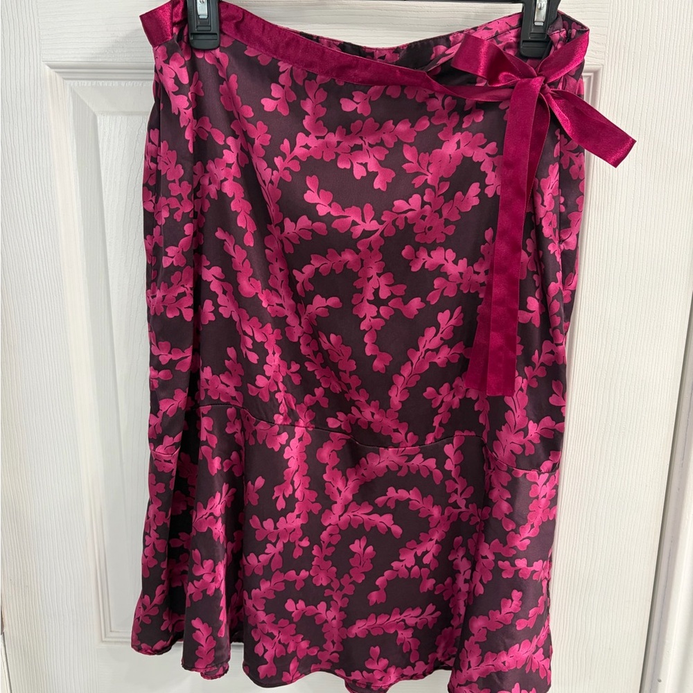 New York & Company 100% Silk Pink and Black A-Line Y2K Skirt